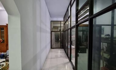 Dijual atau Disewakan  Ruko Adiyaksa Baru  5 X 19,25 Lantai 2 &3 ukr 5X22 3 Lantai Listrik 3.500 Sewa RP. 110 JT Perthn Minimal 2 th Jual Rp. 4 M Nego