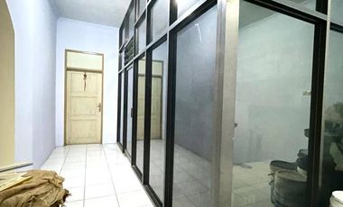 Dijual atau Disewakan  Ruko Adiyaksa Baru  5 X 19,25 Lantai 2 &3 ukr 5X22 3 Lantai Listrik 3.500 Sewa RP. 110 JT Perthn Minimal 2 th Jual Rp. 4 M Nego