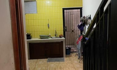Rumah Plus Kontrakan 6 Pintu, Harga Murah, Dijual Cepat di Limo - Cinere, Depok
