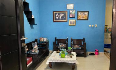 Rumah Plus Kontrakan 6 Pintu, Harga Murah, Dijual Cepat di Limo - Cinere, Depok