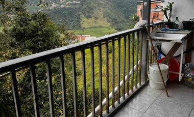 SE VENDE CASA CON SOLAR EN EL DESCHACHE VILLAMARÍA
