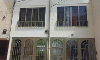 SE VENDE EXCELENTE  CASA SECTOR LA PRIMAVERA SAN JORGE