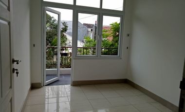 DISEWAKAN RUMAH MEWAH POSISI HOOK DI KAYU MAS TENGAH JAKARTA TIMUR