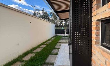 Casa en venta sector 01 de Mayo frente al Río dentro de propiedad horizontal