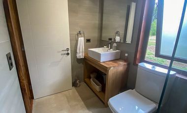 ARRIENDO DE VERANO · CASA PARA 15 PERSONAS DE ALTO LUJO EN EXCLUSIVO CONDOMINIO CON PLAYA PRIVADA · LAGO RANCO