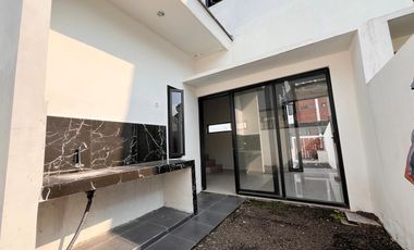 DISEWAKAN RUMAH EKONOMIS DUA LANTAI LINGKUNGAN CLUSTER DEKAT MERR