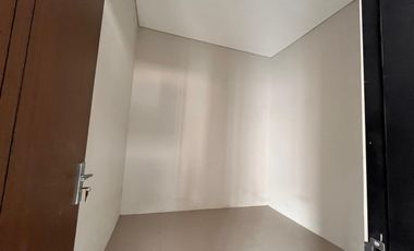DISEWAKAN RUMAH EKONOMIS DUA LANTAI LINGKUNGAN CLUSTER DEKAT MERR