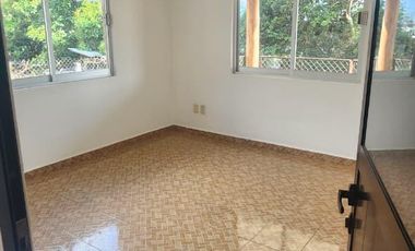 Renta de casa en Acatitlan con amplio jardín