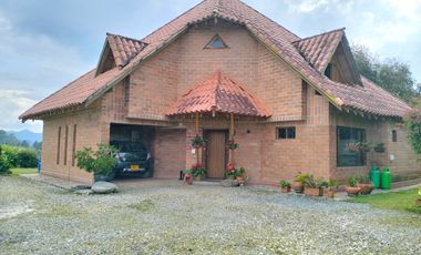 Finca en arriendo, entre san antonio y el carmen de viboral