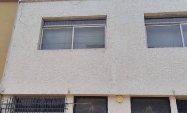 Vendo casa altura 20 Av Colonial