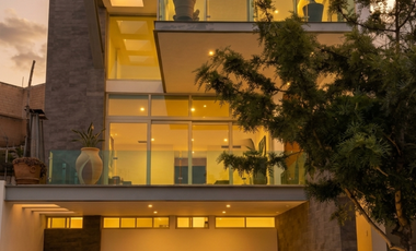 VERTICAL HOUSE