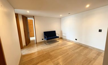 Exclusivo Departamento Remodelado en Lo Curro con Piscina Privada y Vista Panorámica