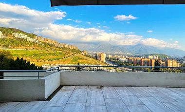 Exclusivo Departamento Remodelado en Lo Curro con Piscina Privada y Vista Panorámica