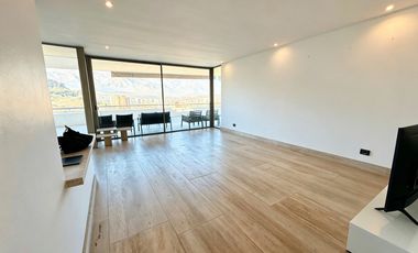 Exclusivo Departamento Remodelado en Lo Curro con Piscina Privada y Vista Panorámica