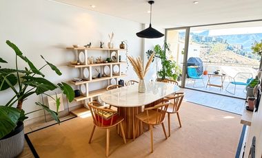 Exclusivo Departamento Remodelado en Lo Curro con Piscina Privada y Vista Panorámica