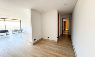 Exclusivo Departamento Remodelado en Lo Curro con Piscina Privada y Vista Panorámica