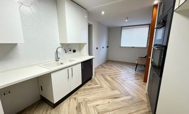 Exclusivo Departamento Remodelado en Lo Curro con Piscina Privada y Vista Panorámica