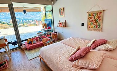 Exclusivo Departamento Remodelado en Lo Curro con Piscina Privada y Vista Panorámica