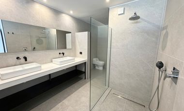 Exclusivo Departamento Remodelado en Lo Curro con Piscina Privada y Vista Panorámica