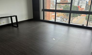Hermosa oficina en la 72 en arriendo