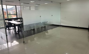 Hermosa oficina en la 72 en arriendo