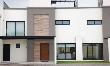 Casa en Venta en Condominio, con CASA CLUB en San Lorenzo Coacalco, Metepec, Estado de México