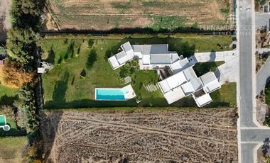 RINCONADA - VENDE CASA 4D 5B PISCINA - COND. LOS PLACERES