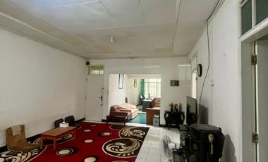 Jarang Ada!! Rumah Strategis Pusat Kota Lingkungan Nyaman dan Tenang di Buah Batu Bandung