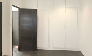 FOR SALE AND LEASE TOWNHOUSE IN PALM VILLAGE MAKATI CITY
