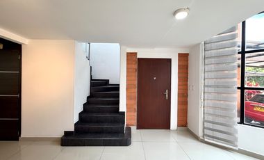 Extraordinaria casa remodelada de 152 m2, 3 Alcobas, 3 baños y estudio en Veracruz Conjunto Residencial. Tulipanes. Dosquebradas.