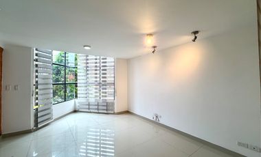 Extraordinaria casa remodelada de 152 m2, 3 Alcobas, 3 baños y estudio en Veracruz Conjunto Residencial. Tulipanes. Dosquebradas.