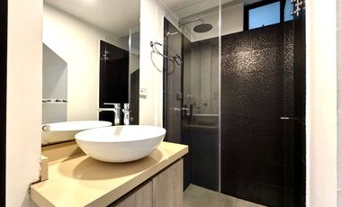 Extraordinaria casa remodelada de 152 m2, 3 Alcobas, 3 baños y estudio en Veracruz Conjunto Residencial. Tulipanes. Dosquebradas.