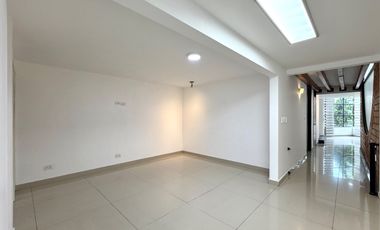 Extraordinaria casa remodelada de 152 m2, 3 Alcobas, 3 baños y estudio en Veracruz Conjunto Residencial. Tulipanes. Dosquebradas.