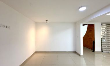 Extraordinaria casa remodelada de 152 m2, 3 Alcobas, 3 baños y estudio en Veracruz Conjunto Residencial. Tulipanes. Dosquebradas.