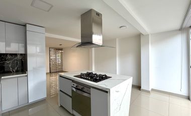 Extraordinaria casa remodelada de 152 m2, 3 Alcobas, 3 baños y estudio en Veracruz Conjunto Residencial. Tulipanes. Dosquebradas.