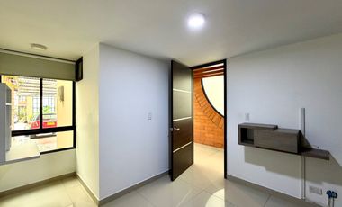 Extraordinaria casa remodelada de 152 m2, 3 Alcobas, 3 baños y estudio en Veracruz Conjunto Residencial. Tulipanes. Dosquebradas.