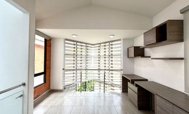 Extraordinaria casa remodelada de 152 m2, 3 Alcobas, 3 baños y estudio en Veracruz Conjunto Residencial. Tulipanes. Dosquebradas.