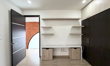Extraordinaria casa remodelada de 152 m2, 3 Alcobas, 3 baños y estudio en Veracruz Conjunto Residencial. Tulipanes. Dosquebradas.