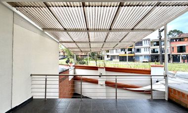 Extraordinaria casa remodelada de 152 m2, 3 Alcobas, 3 baños y estudio en Veracruz Conjunto Residencial. Tulipanes. Dosquebradas.