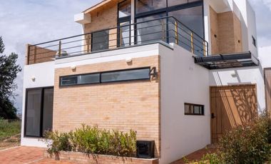 Oportunidad Única de Negocio Exclusiva Casa en Antawara Reservado