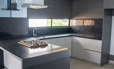 Oportunidad Única de Negocio Exclusiva Casa en Antawara Reservado