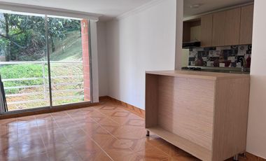 CONFORTABLE APARTAMENTO EN VENTA EN EL CARMELO, BELLO, CON VISTA A ZONA VERDE