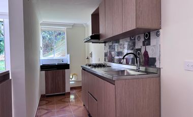 CONFORTABLE APARTAMENTO EN VENTA EN EL CARMELO, BELLO, CON VISTA A ZONA VERDE