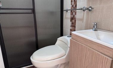 CONFORTABLE APARTAMENTO EN VENTA EN EL CARMELO, BELLO, CON VISTA A ZONA VERDE