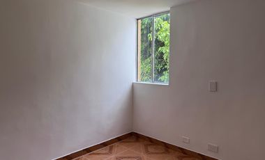 CONFORTABLE APARTAMENTO EN VENTA EN EL CARMELO, BELLO, CON VISTA A ZONA VERDE