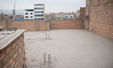 VENTA DE CASA EN AV. UNIVERSITARIA – COMAS