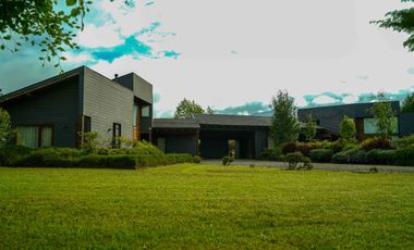 Arriendo de 2 Casas Exclusivas en Lago Ranco, Futrono: Capacidad para 14 Personas cada una, en Condominio Privado con playa y marina