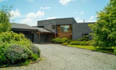 Arriendo de 2 Casas Exclusivas en Lago Ranco, Futrono: Capacidad para 14 Personas cada una, en Condominio Privado con playa y marina