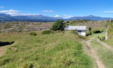 LA MERCED, sector Guantugloma, vendo 18000m2 de terreno, con construcción, tiene luz y agua
