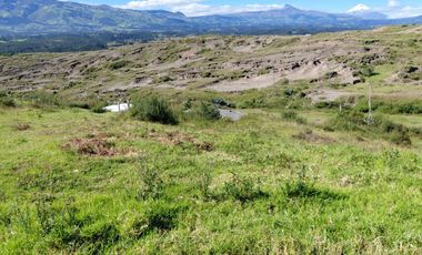 LA MERCED, sector Guantugloma, vendo 18000m2 de terreno, con construcción, tiene luz y agua